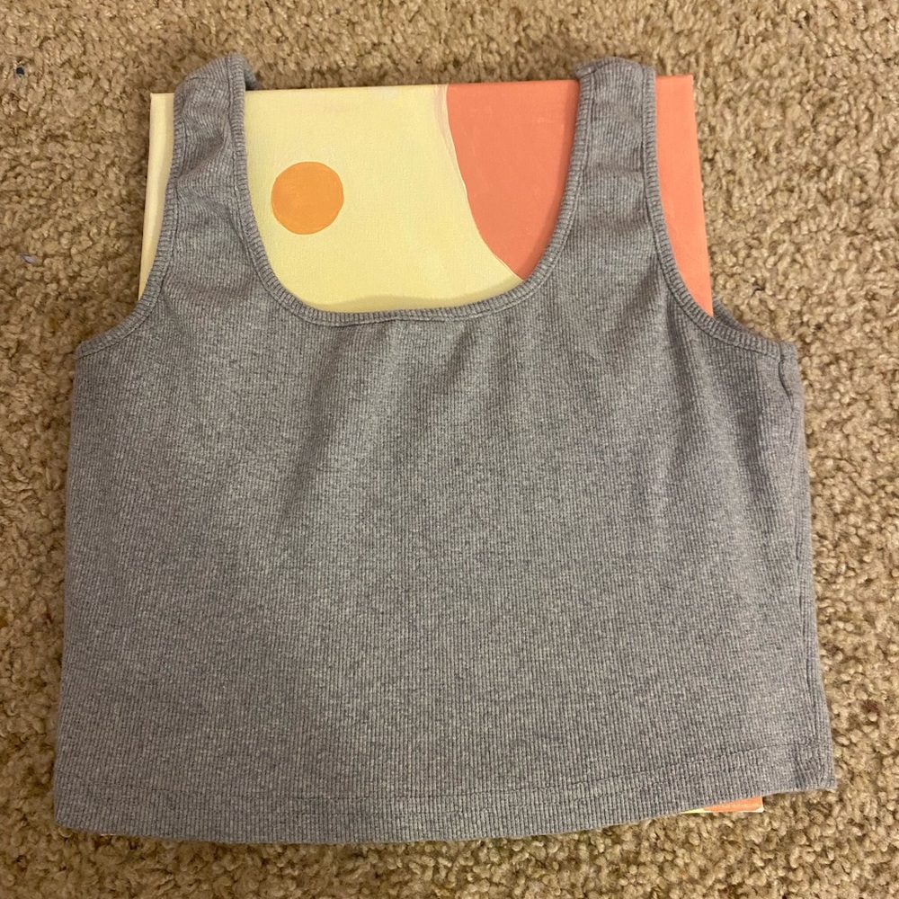 medium grey crop top